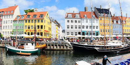 Sailing through colourful Nyhavn