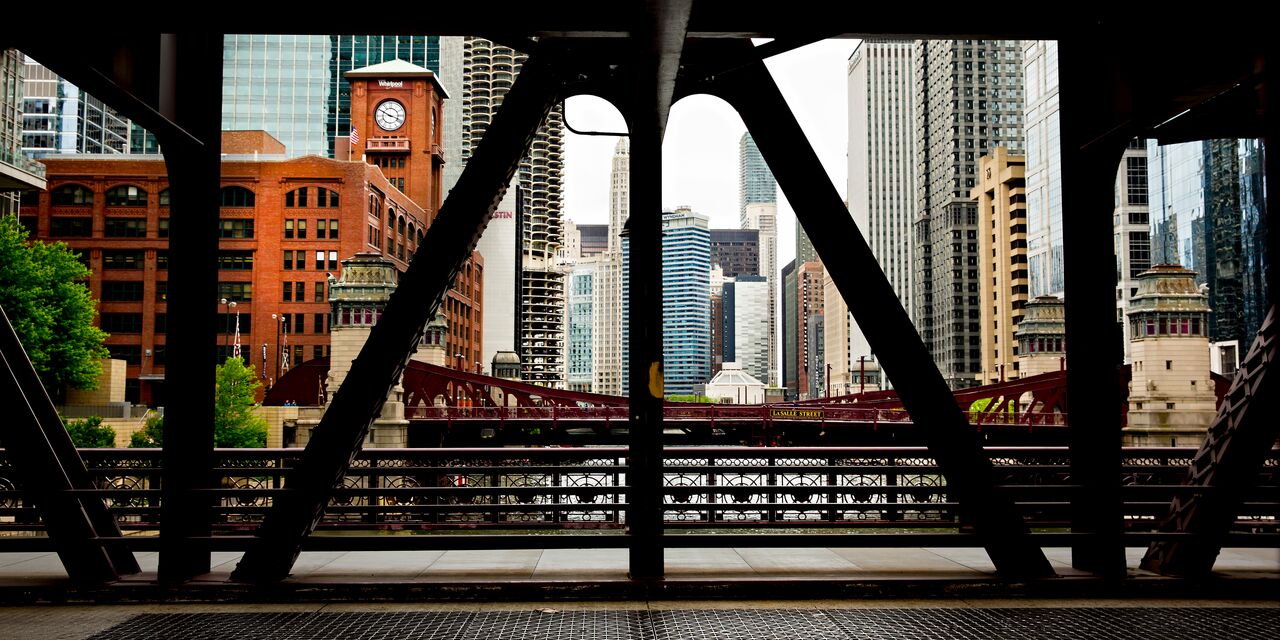 Chicago has numerous bridges