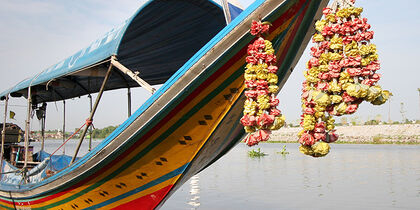 Travel by boat to the market and temple