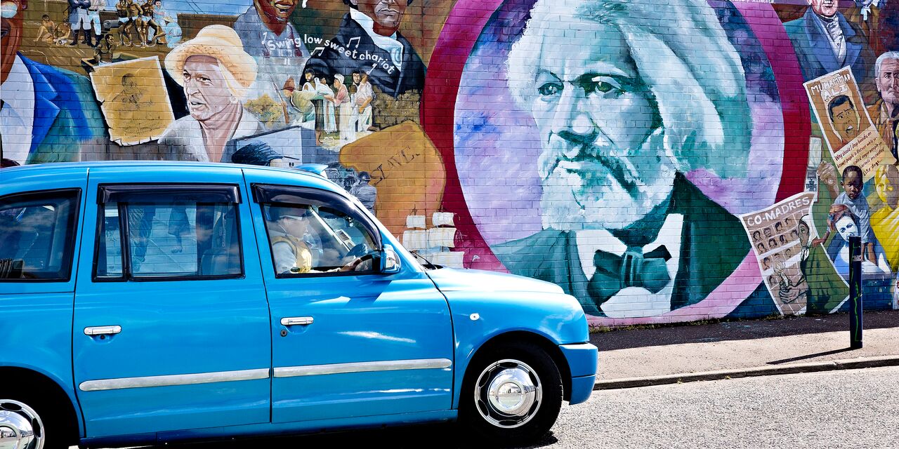 Tour the murals by taxi