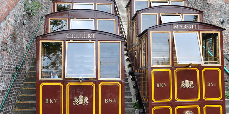 The cable car up to the castle